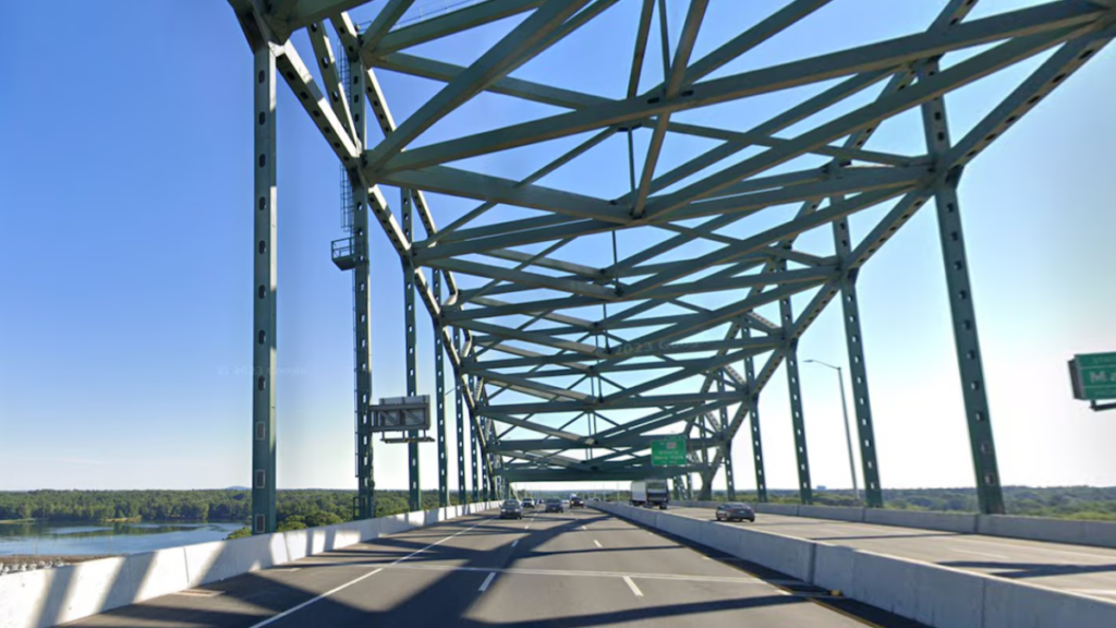 Police kill man on 95 Piscataqua River Bridgeafter woman child killed