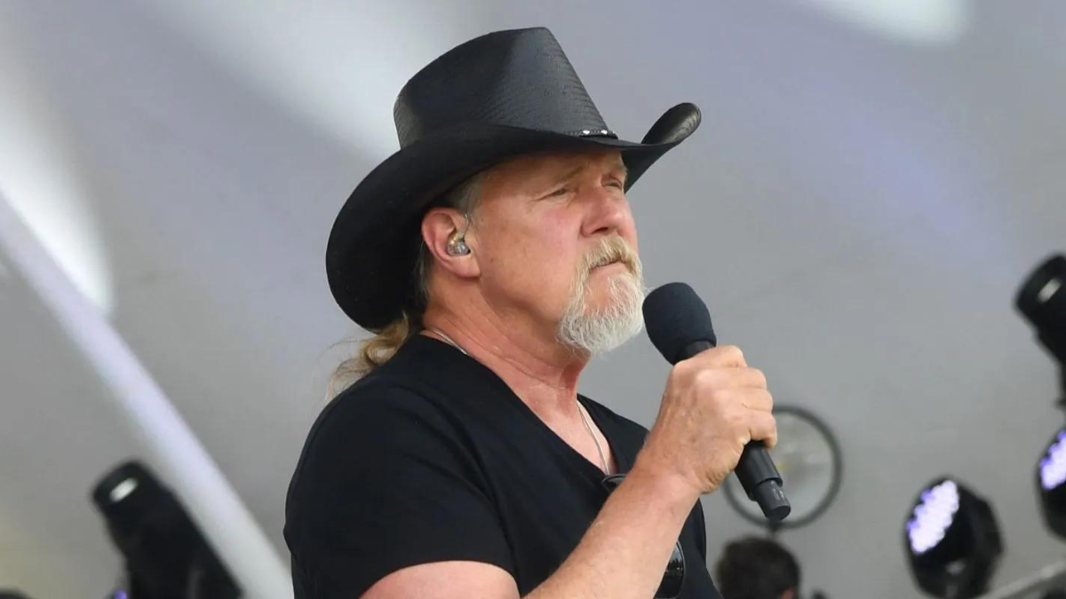 Trace Adkins Pays Emotional Tribute To Toby Keith With Moving